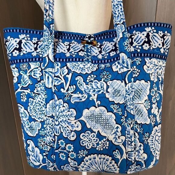 VERA BRADLEY Blue Lagoon X-Large Tote - Picture 2 of 12